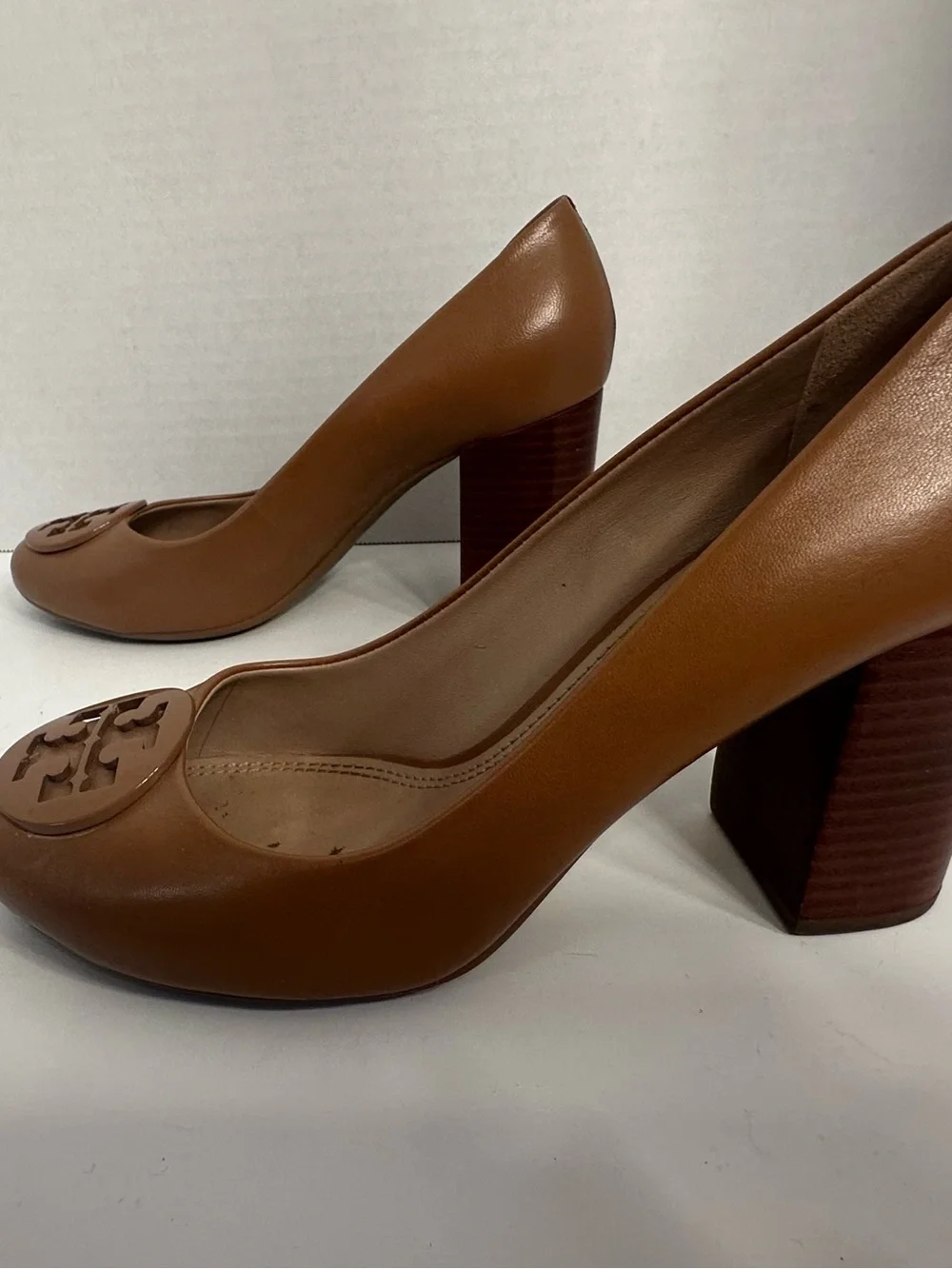 Tory Burch Tan Leather Logo Round-Toe Heels